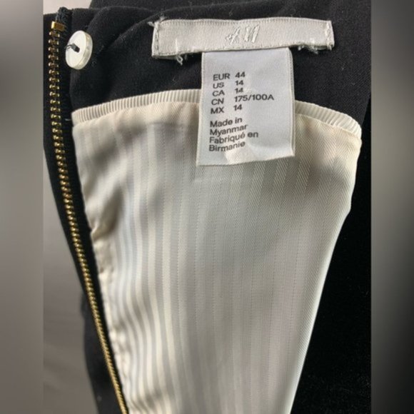 Black Sleeveless  Dress - Picture 4 of 4